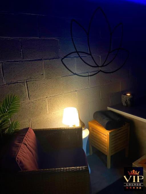 Vip Lounge Appartement Avec Jacuzzi Et Jardin Andenne Экстерьер фото
